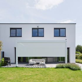 Nádherně doplňuje dům a umožňuje prodloužit léto až do podzimu.