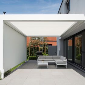 Ochrání vás před příliš silným sluncem, zimou i deštěm.