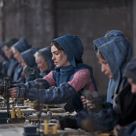 Třikrát o Anne Hathaway: kvůli roli si ostříhala vlasy...