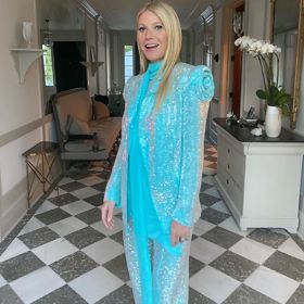 Gwyneth Paltrow ve světle modré barvě doslova září.