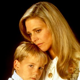 Steel pobývá nejvíce v San Franciscu. Má ale také nemovitost ve Francii a domek na pláži v St. Tropez.