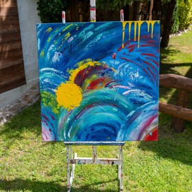 Pro malířku Elaine Lóre jsou důležité barvy, jejichž prostřednictvím se snaží přinášet pozitivní náhled na svět. 