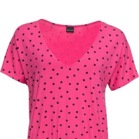 V puntíkatém tričku budete výrazná a trendy.
