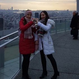 Při cestách do zahraničí v rámci řešení kraniofaciální diagnozy Ivanku doprovázejí sestry, které jsou jí velkou oporou v její cestě za uzdravením. 
