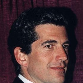 John Fitzgerald Kennedy mladší před svou smrtí. 