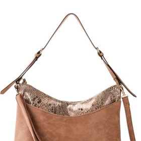 Hodit se vám může i kabelka v béžové barvě se zdobeným vzorovaným okrajem. Sladíte ji téměř ke všemu.