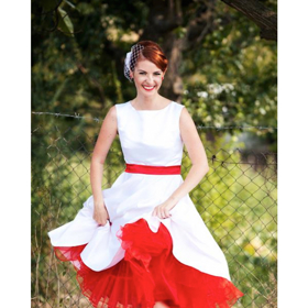 Vsadit můžete i na retro. Kombinace červené s bílou je prostě parádní.