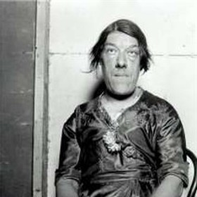 Mary Ann Bevan vystupovala se svým vzhledem v cirkusech, aby uživila děti. 