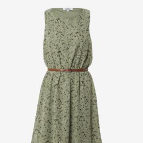 Vyzkoušet můžete i kratší variantu šatů s květy.