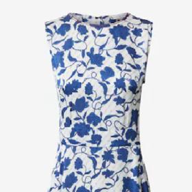 Krásné jsou květinově modré vzory.