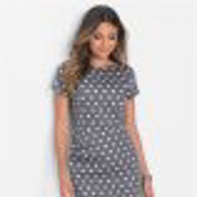 Šaty s puntíky prostě frčí.
