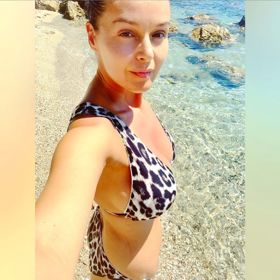 Leopardí vzor jí přímo sekne.