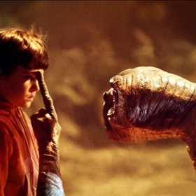 Když film vyšel na VHS, dosahovaly třžby za kazety skoro osmdesáti milionů dolarů.