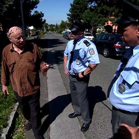 V pořadu vystupují skuteční policisté.
