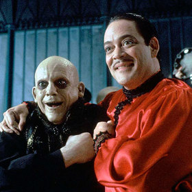 Původně se na režisérské stoličce počítalo s Timem Burtonem, ten však odmítl.