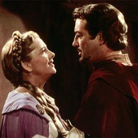 Můžeme v něm vidět ty největší hvězdy stříbrného plátna, jako je Elizabeth Taylor, Robert Taylor či Joan Fontaine.