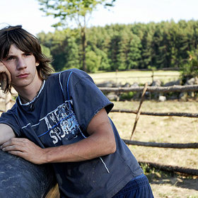 Scénu s porodem telete si musel Ladislav Šedivý nacvičit dopředu. Za prvé v posilovně a za druhé při brigádě v JZD.