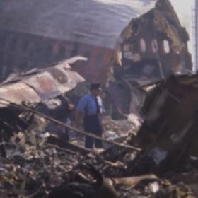 Takhle vypadaly trosky letadla, které se zřítilo po mohutné explozi. 