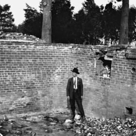 Farma lehla popelem. Vyšetřovatelé nejdříve podezřívali správce. Pak se ukázala krutá pravda. 