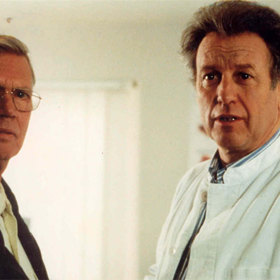 Někteří lidé jsou schopni udělat vše pro to, aby uviděli svého oblíbeného herce. Jednou herce pronásledovala skupinka šílených fanoušků...