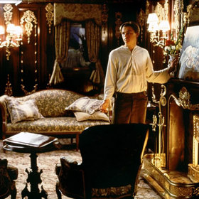 Aby se Leo cítil na place dobře, měl u sebe svého domází mazlíčka, ještěrku Blizzard.