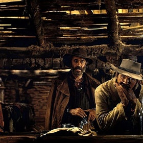 Podle některých zdrojů má původní verze filmu až čtyři hodiny.