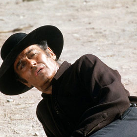 Ústřední melodii "Once upon a time in the west", otextoval v češtině Zbyšek Malý. Zpěvu se ujala Věra Špinarová.