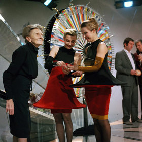 Tutovka (1992): jestli soutěžícím přinášela štěstí, je otázkou, na kterou je těžké najít odpověď. Popularitu jí to ale zajistilo.