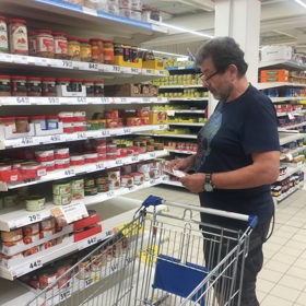 Populární seriálový herec Zdeněk Junák (68), kterého většina lidí zná jako dobrosrdečného četníka Ambrože z oblíbených Četnických humoresek, ukázal, že mu ani v civilním životě není pomoc lidem v nouzi cizí.