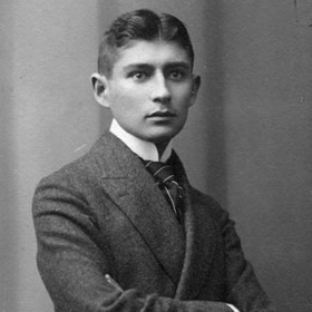 Franz Kafka si Milenu Jesenskou zamiloval. Bohužel zemřel na tuberkulózu hrtanu. 