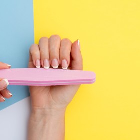 Každý typ nehtů vyžaduje jiný tvar, Nezapomeňte, že pilujete vždy jedním směrem.
