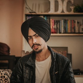 
Používání levé ruky je v arabských zemích dodnes považováno za nevhodné.