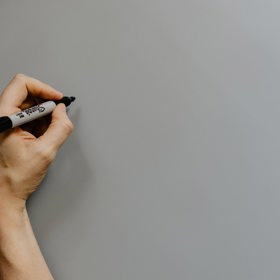 
Násilné přeučováno leváctví bylo v Československu zakázáno v 60. letech.