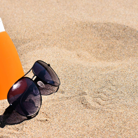 Vždy mějte po ruce opalovací krém s vyšším ochranným faktorem. Po skončení léta si můžete opalování zase prodloužit samoopalovacím mlékem.