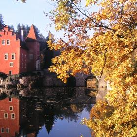 Červená Lhota je prý červená kvůli krvi.