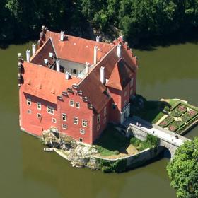 Červená Lhota je jeden z nejkrásnějších českých zámků.
