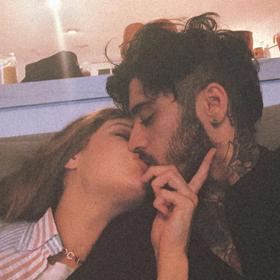 Gigi a Zayn jsou zamilovaní až po uši. Miminko očekávají v září.