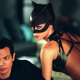
Hlavní role v akčním snímku Catwoman jí zase přinesla Zlatou malinu v kategorii Nejhorší herečka.