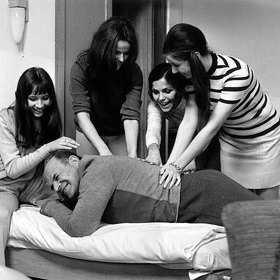 ...měl pro změnu nervy ze zkušených herců, nechtěl se před nimi ztrapnit. Uvolnil se, až když mu řekli, že si ho vyžádali.