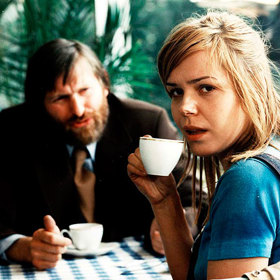 Autor scénáře Josef Šilhavý se s režisérem Jurajem Hercem soudil o to, v jakém ročním období by se měl film Holka na zabití točit. Soudní při vyhrál Herz.