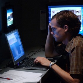 V každé epizodě se ukáže citát nějaké známé osobnosti.
