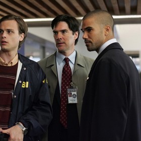 Samotní tvůrci filmu přiznávají, že jsou kariéry policistů nereálné. Aby se mohl člověk do takové jednotky dostat, musel by v FBI pracoval minimálně deset let.
