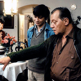 Rudolfa Hrušínského stihl během natáčení komedie Jak básníkům chutná život třetí infarkt.
