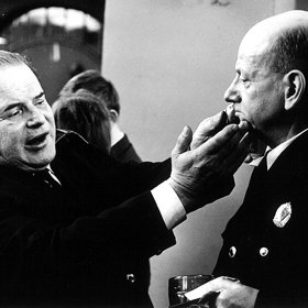 Film prý vyvolal velkou nevoli u hasičů. Forman později prohlásil, že šlo o pouhý výmysl.