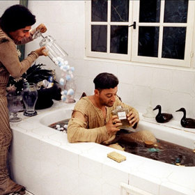 Návštěvníci. V této bláznivé komedii vytvořil spolu s Christianem Clavierem nezapomenutelnou dvojici bláznů ze středověku, kteří se omylem přesunuli do budoucnosti.