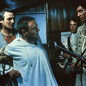 Film je adaptací románu Kapitán Bligh a pan Christian spisovatele Richarda Hougha.