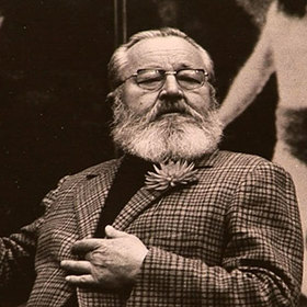 Původně vystudoval práva. 