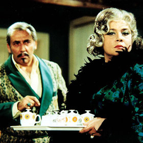 Původně si měla v komedii Jak utopit dr. Mráčka aneb Konec vodníků v Čechách zahrát Helena Růžičková. Z politických důvodů byla na její místo dosazena Míla Myslíková.