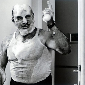 Tato role byla pro něj jako stvořená. Mohl být sám sebou a improvizovat. Zřejmě se už ani nebál scénáře, jenže...